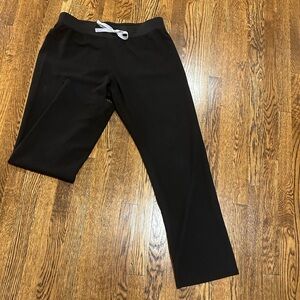 FIGS Black Livingston Basic Scrub Pants, size Large